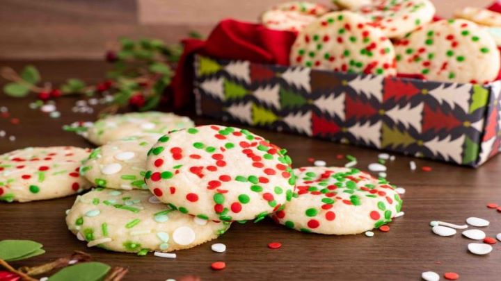 طرز تهیه کوکی کرهای کریسمسی طرز تهیه کوکی کرهای کریسمسی