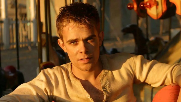 کارنیوال (Carnivàle) از سریالهای فانتزی کمتر شناخته شده که از اول تا آخر بینقص هستند کارنیوال (Carnivàle) از سریالهای فانتزی کمتر شناخته شده که از اول تا آخر بینقص هستند