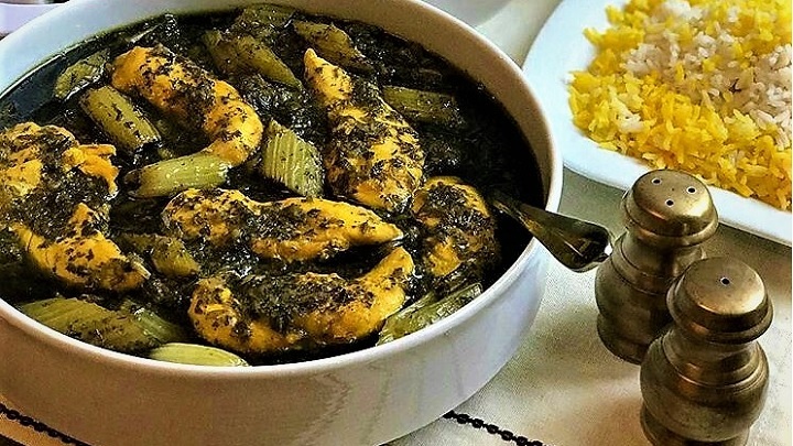 نکات و فوتوفن های طرز تهیه خورشت کرفس با مرغ نکات و فوتوفن های طرز تهیه خورشت کرفس با مرغ