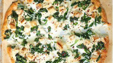 طرز تهیه پیتزای مرغ و اسفناج برای شام+ نکات‌ و فوت‌وفن ها