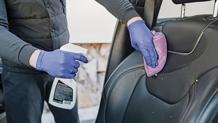 نکاتی که باید برای تمیز کردن وسایل چرم در نظر داشته باشید نکاتی که باید برای تمیز کردن وسایل چرم در نظر داشته باشید