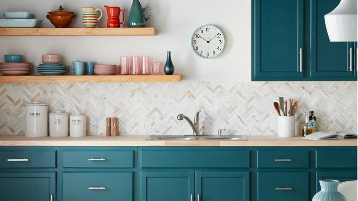 رنگهای تند، انرژی مثبت: دکوراسیونی که خانه شما را زنده میکند رنگهای تند، انرژی مثبت: دکوراسیونی که خانه شما را زنده میکند