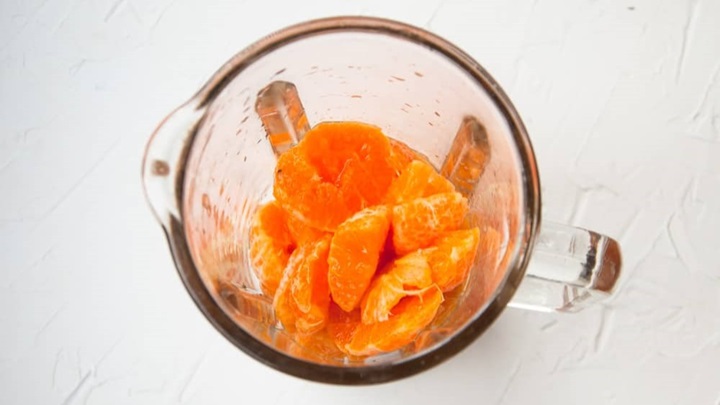 گرفتن آب پرتقال با مخلوط‌کن