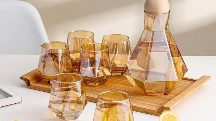 ارتقاء سطح پذیرایی شما: با ست‌های پارچ و لیوان خاص