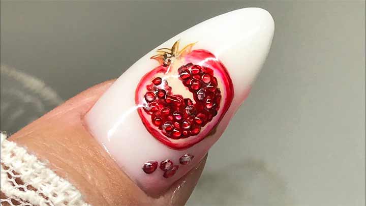 با طرحهای انار روی ناخن، داستان شب یلدا را روایت کنید با طرحهای انار روی ناخن، داستان شب یلدا را روایت کنید