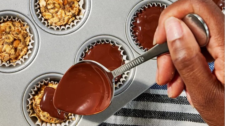 نکات و فوتوفن های طرز تهیه فنجانهای انرژی کره بادام زمینی و جو دوسر نکات و فوتوفن های طرز تهیه فنجانهای انرژی کره بادام زمینی و جو دوسر
