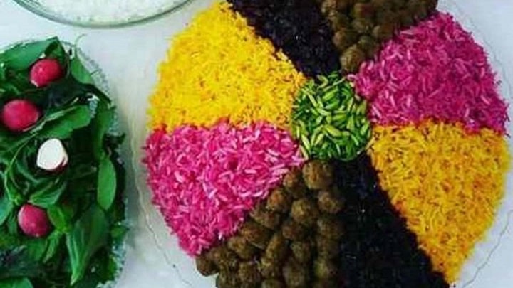 مراحل طرز تهیه برنج نارنجی با کلم قرمز مراحل طرز تهیه برنج آبی با کلم قرمز