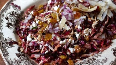 طرز تهیه سالاد کلم قرمز با کشمش و گردو