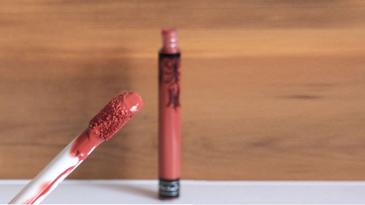 روش‌های ساده احیای رژ لب مایع خشک شده