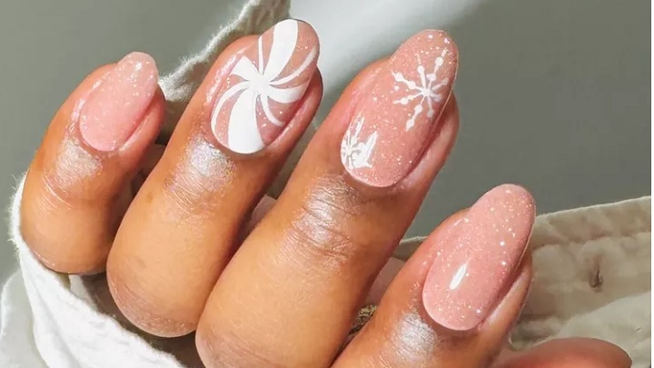 طرح آبنباتی با دانه برف برای ناخن