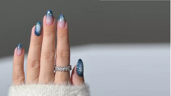 هاله‌های آبی یخی با دانه‌های برف