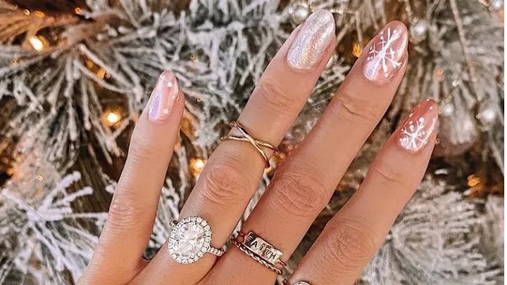 طرح رزگلد با درخشش زیاد برای طراحی ناخن