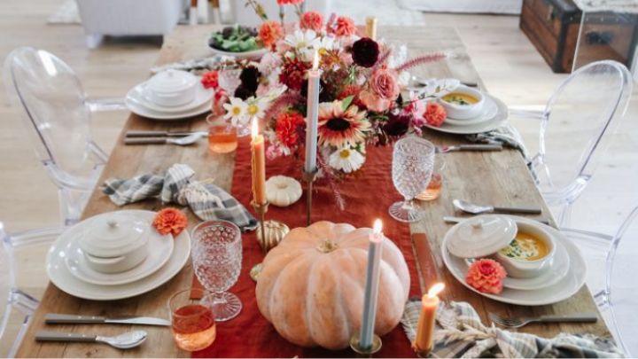 میز عصرانه‌ای برای هر سلیقه: ایده‌هایی برای دورهمی‌های دوستانه