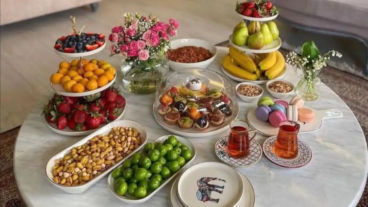 با این ایده‌ها، میز پذیرایی شیک و مجلسی برای عصرانه داشته باشید