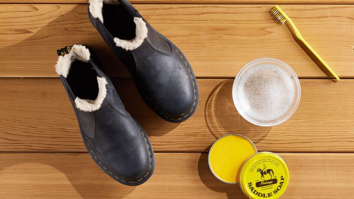 روشهای تمیز و نو کردن کفشهای چرمی روشهای تمیز و نو کردن کفشهای چرمی