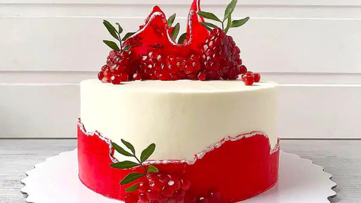 جشن یلدای ۱۴۰۳ با کیکهای بینظیر: سفری به دنیای طعم و هنر جشن یلدای ۱۴۰۳ با کیکهای بینظیر: سفری به دنیای طعم و هنر