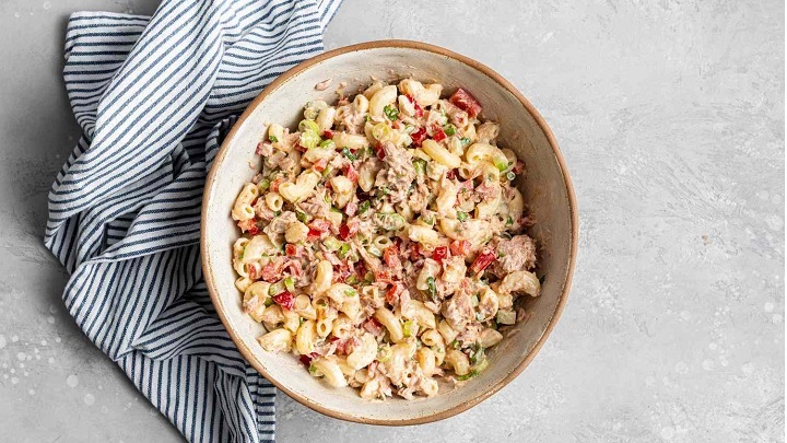 طرز تهیه سالاد ماکارونی با تن ماهی