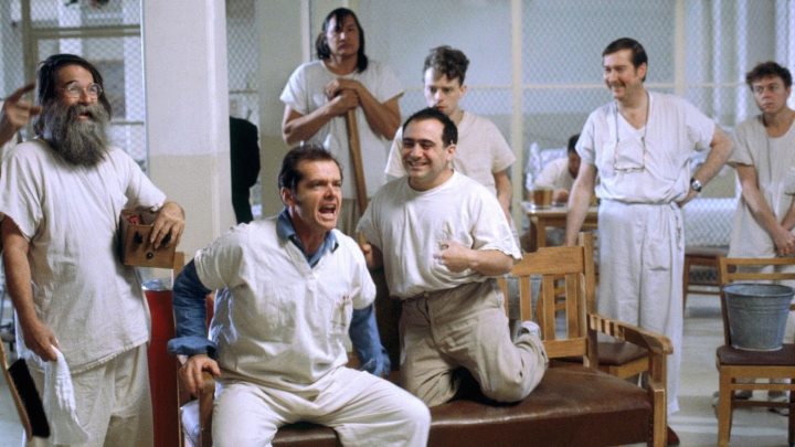 پرواز بر فراز آشیانه فاخته (One Flew Over the Cuckoo's Nest) از بهترین فیلم‌ها در حوزه روانشناسی و سلامت روان