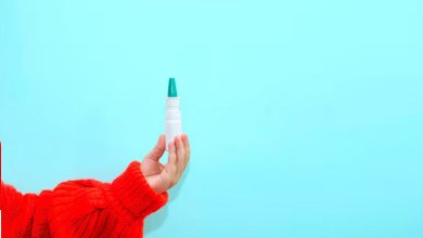 14 روش‌ پاک کردن چسب قطره‌ای 123 از پوست و لوازم + نکات