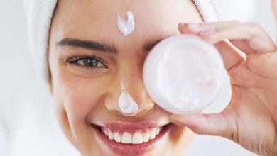 با سیب و گلاب بهترین کرم شب خانگی را درست کنید