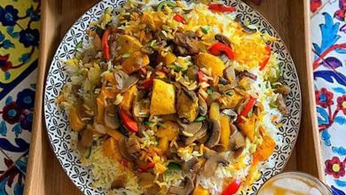 طرز تهیه قارچ پلو زعفرانی با مرغ به روش خانگی