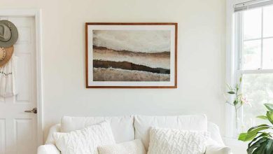 10 ترفند طلایی برای نصب تابلو و قاب عکس بدون میخ