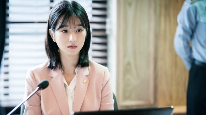 وکیل بی‌قانون (Lawless Lawyer) از بهترین فیلم و سریال‌های سو یه جی