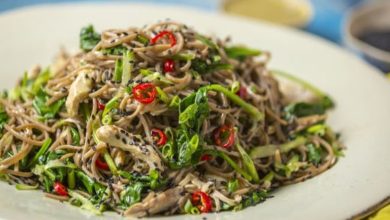 طرز تهیه مرغ کنجدی با نودل و اسفناج (ویژه شام با نکات)