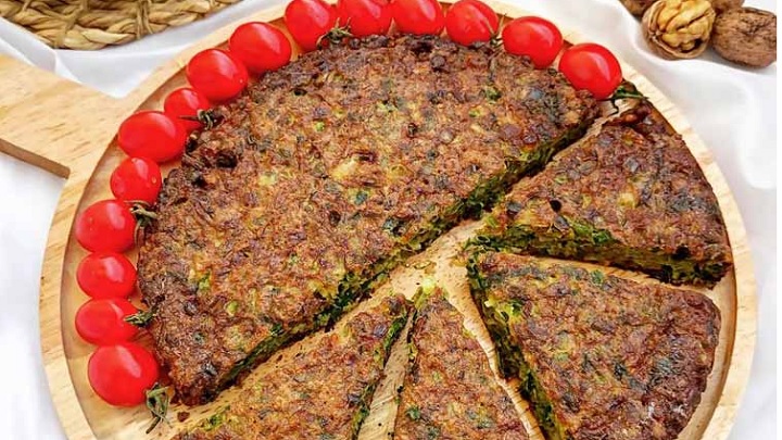 کوکوی اسفناج و پیازچه با مرغ
