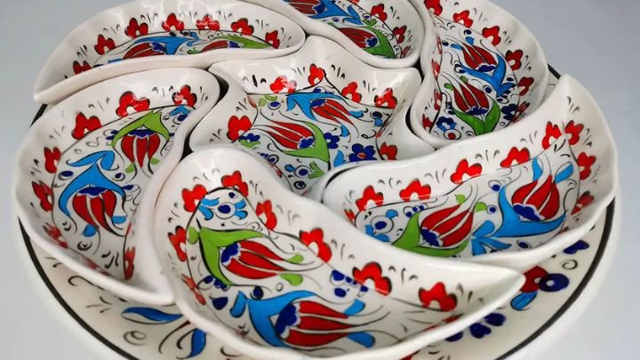 جواهراتی از سرامیک: اردوخوریهای سنتی با طرحهایی بینظیر جواهراتی از سرامیک: اردوخوریهای سنتی با طرحهایی بینظیر