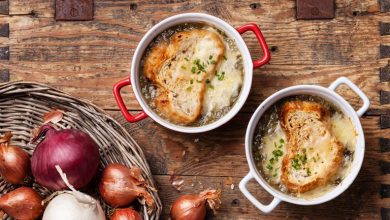 طرز تهیه سوپ پیاز فرانسوی+ نکات و فوت‌وفن ها