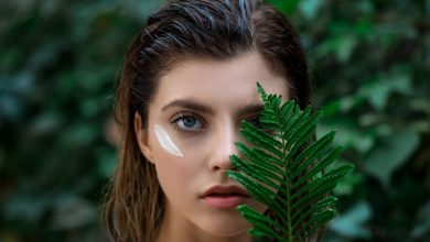 طرز تهیه کرم دور چشم خانگی با مواد طبیعی