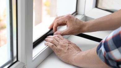 نحوه صحیح درزگیری پنجره‌های خانه در روزهای سرد زمستانی