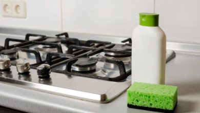 چگونه لکههای سخت اجاق گاز را تمیز کنیم؟