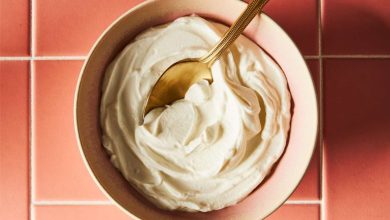 طرز تهیه ماست یونانی غلیظ و خامه‌ای؛ به روش خانگی