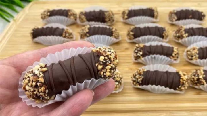 شیرینی میکادو لولهای شیرینی میکادو لولهای