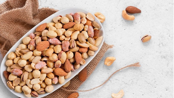 آجیل با انواع تخمه