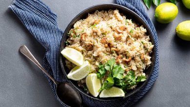 طرز تهیه بادام پلو با سس گشنیز