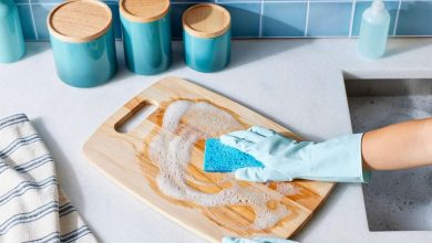 9 ترفند خانه‌تکانی عید؛ تمیز کردن تخته‌های آشپزی بدون دردسر