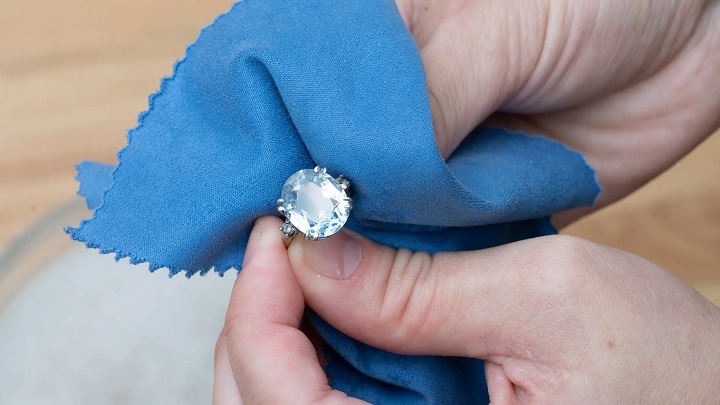 کاربردهای متفاوت شیشهشور در خانه تکانی کاربردهای متفاوت شیشهشور در خانه تکانی