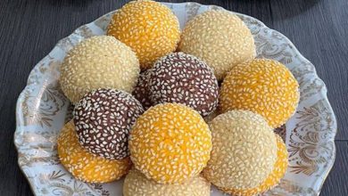 طرز تهیه کلوچه کنجدی بازاری برای عید؛ با بافتی نرم و لطیف