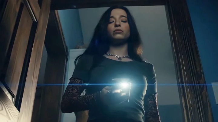 جیغ (Scream) از بهترین فیلمهای و سریالهای مایکی مدیسون جیغ (Scream) از بهترین فیلمهای و سریالهای مایکی مدیسون