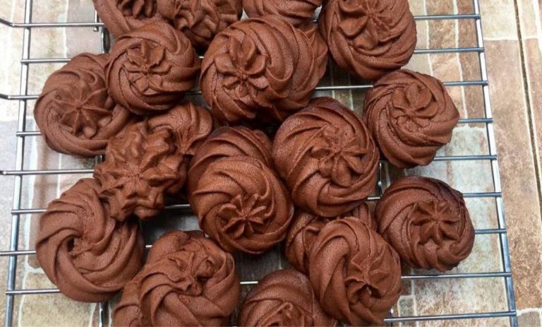 طرز تهیه شیرینی رزت قهوه و شکلات برای عید نوروز