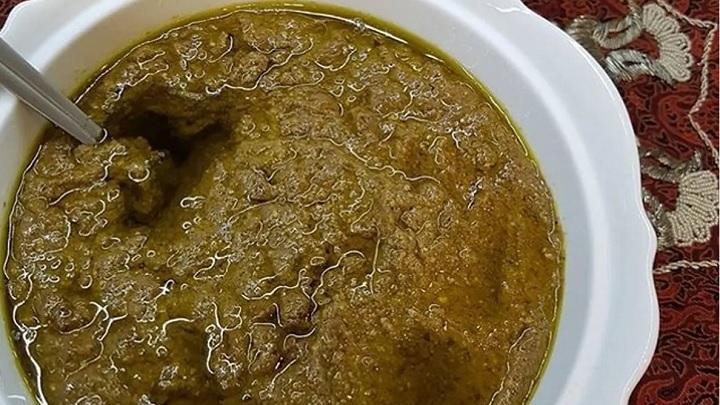 فسنجان پسته با گوشت تکه‌ای