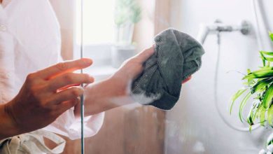 13 راز تمیز کردن شیشه کابین دوش در خانه تکانی عید