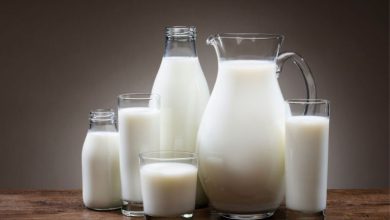 کالری یک لیوان شیر چقدر است؟ (مقایسه کالری انواع شیر)