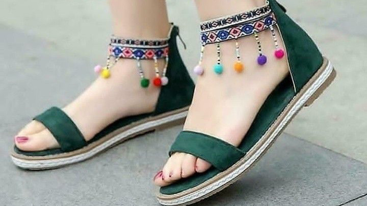 شیک‌ترین مدل‌های صندل تخت زنانه برای تابستانی متفاوت