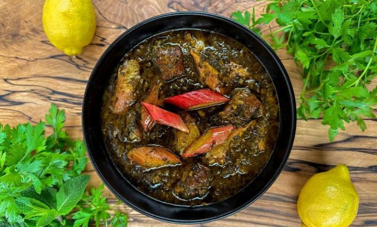 طرز تهیه خورش ریواس کردستان+ نکات جا افتادن