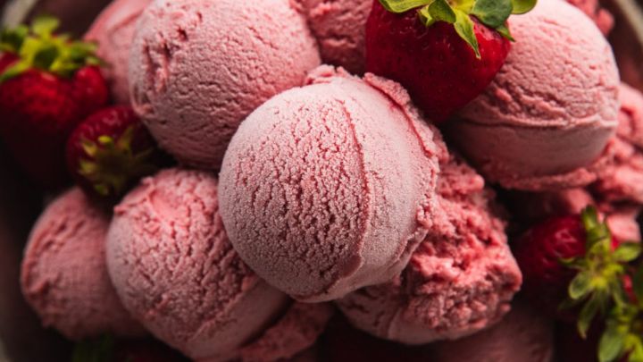 نکات و فوت‌وفن‌ های طرز تهیه بستنی توت‌ فرنگی خانگی