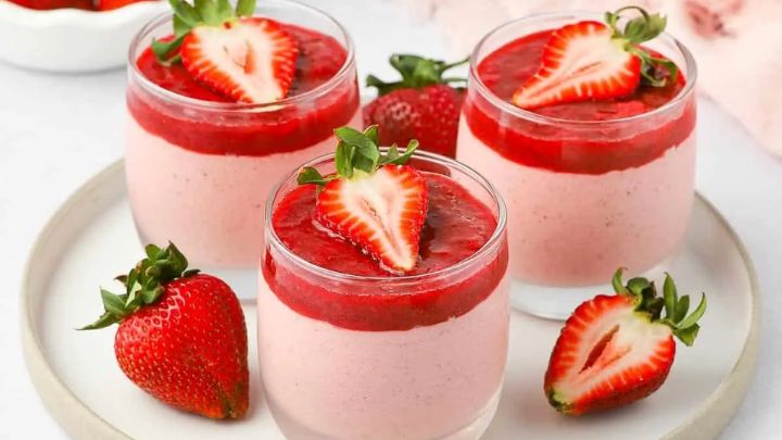 نکات و فوت‌وفن‌ های طرز تهیه محلبی توت‌ فرنگی